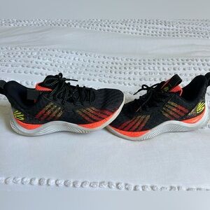 Under Armour big kids curry sneakers 7 youth